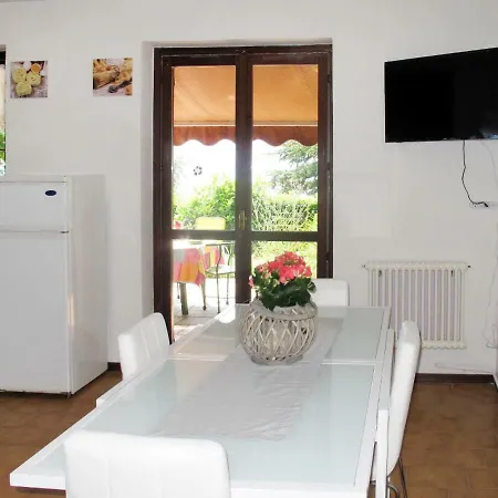 Casa Terrazzo Sul Lago 375s 아파트 *